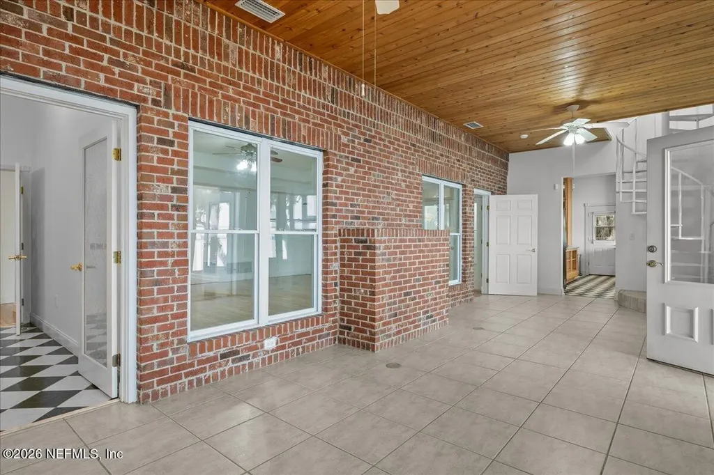 533 W River Road Palatka FL 32177