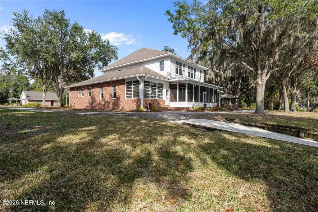 533 W River Road Palatka FL 32177