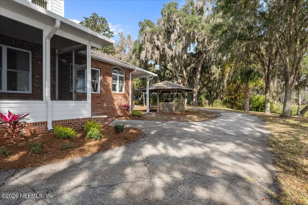 533 W River Road Palatka FL 32177