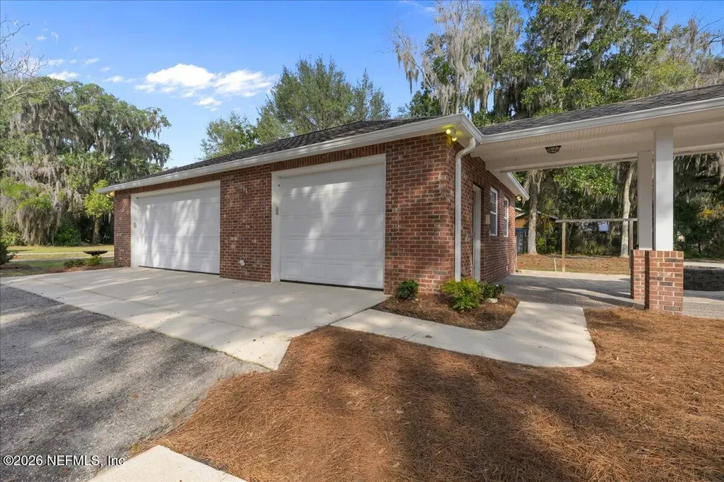 533 W River Road Palatka FL 32177
