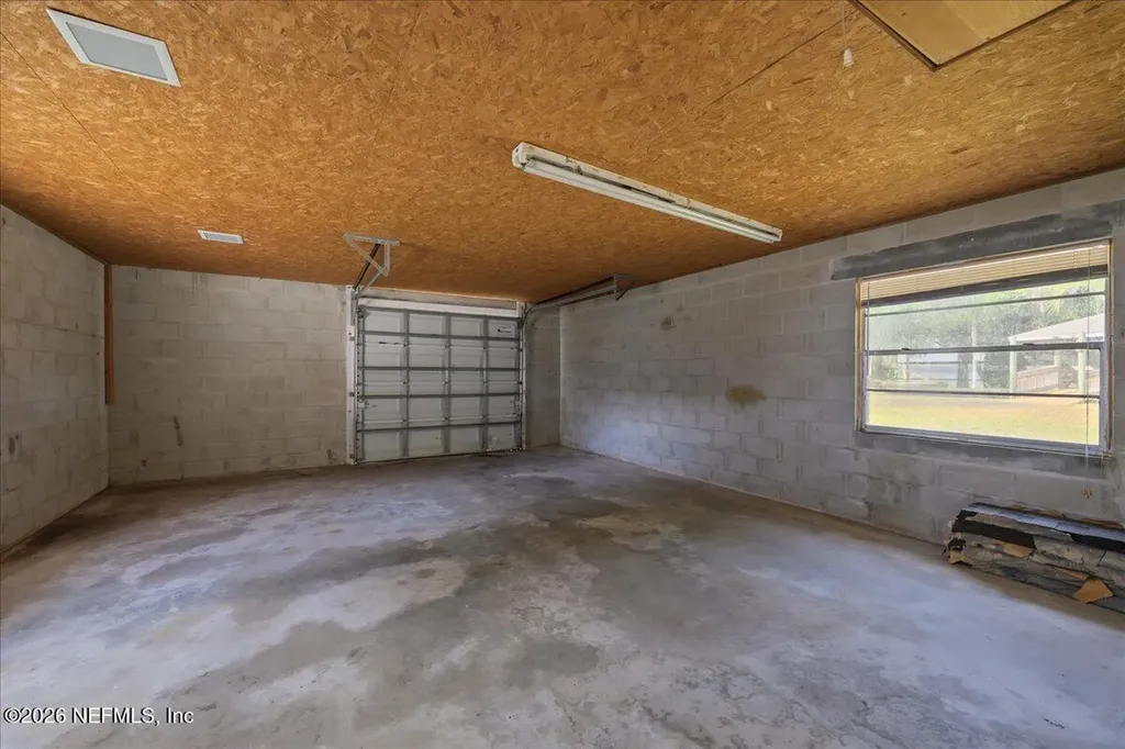 533 W River Road Palatka FL 32177