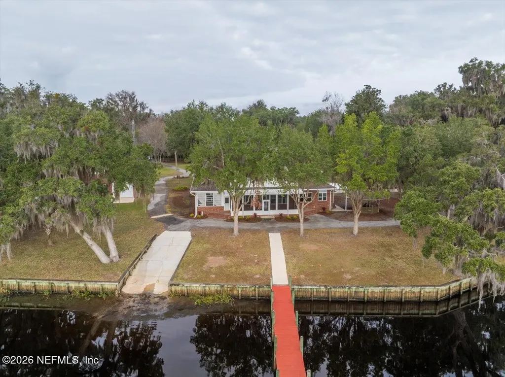 533 W River Road Palatka FL 32177