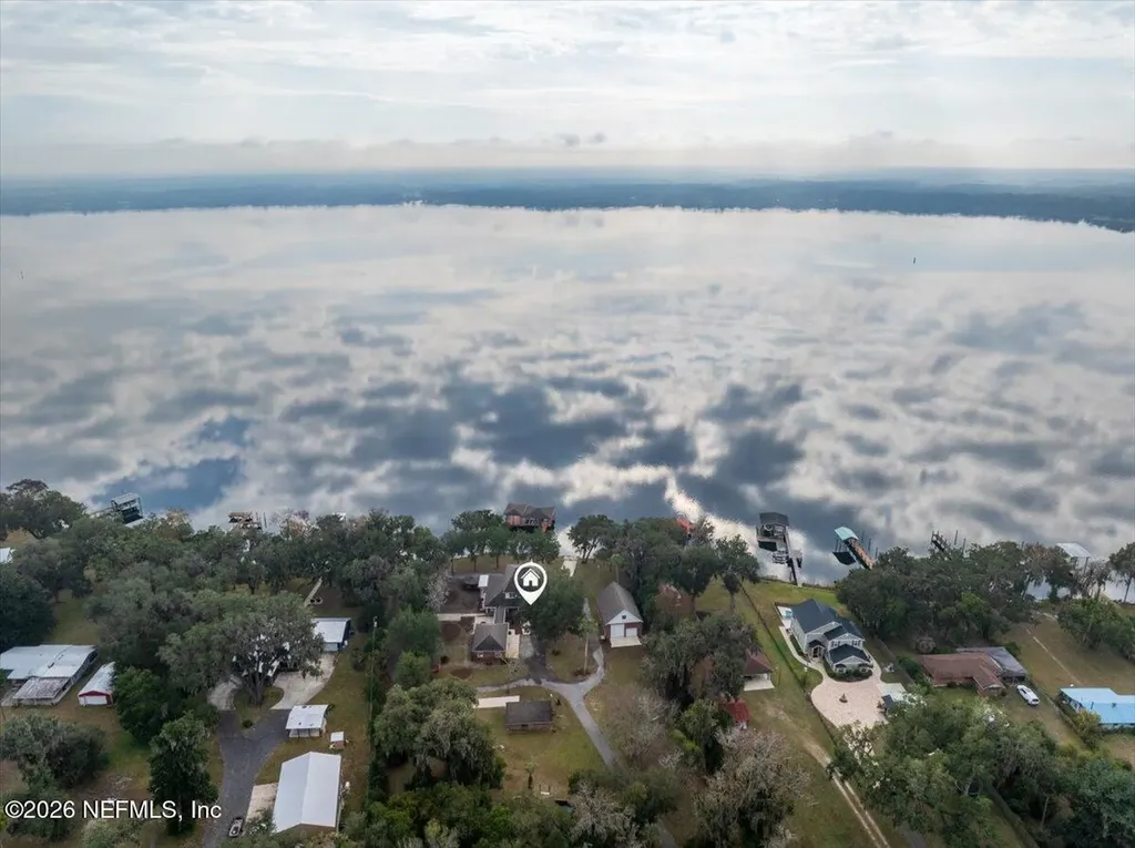 533 W River Road Palatka FL 32177