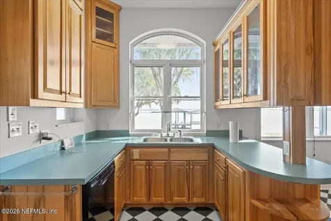 533 W River Road Palatka FL 32177