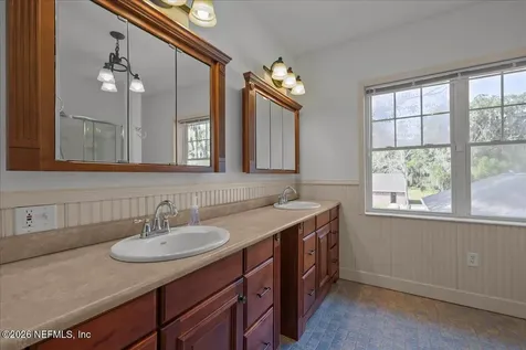 533 W River Road Palatka FL 32177