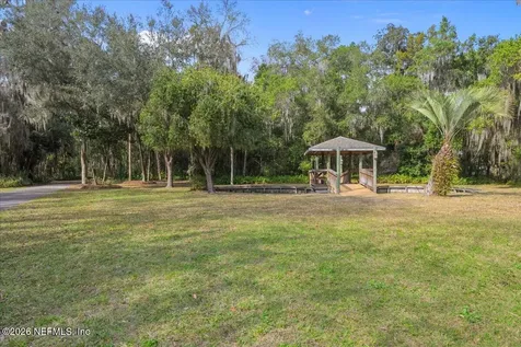 533 W River Road Palatka FL 32177