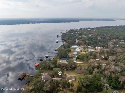 533 W River Road Palatka FL 32177