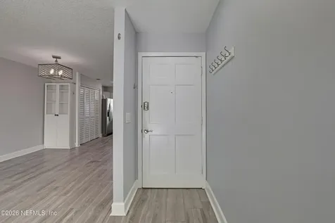 4915 Baymeadows Road Jacksonville FL 32217