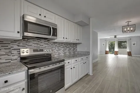 4915 Baymeadows Road Jacksonville FL 32217