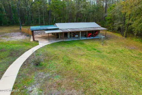 8063 Sycamore Lane W Jacksonville FL 32219