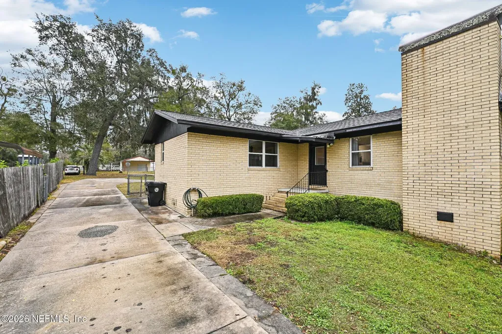 2232 W Hidden Waters Drive Green Cove Springs FL 32043