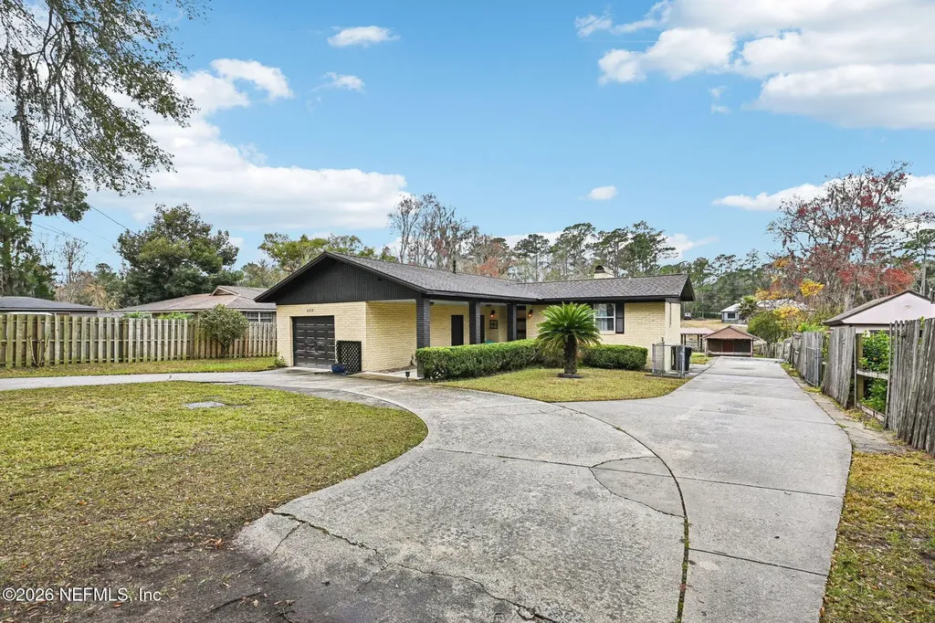 2232 W Hidden Waters Drive Green Cove Springs FL 32043