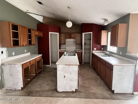 5586 Lafayette Park Drive N Jacksonville FL 32244