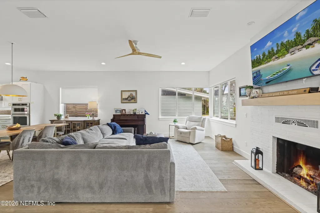 145 8th Street Atlantic Beach FL 32233