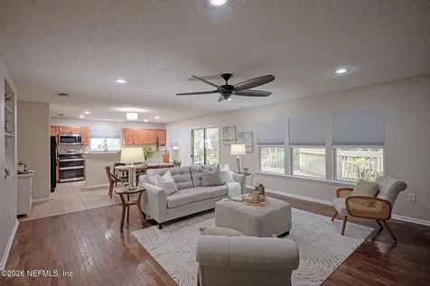 2541 Reagan Lakes Lane Jacksonville FL 32221