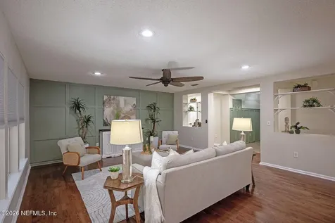 2541 Reagan Lakes Lane Jacksonville FL 32221