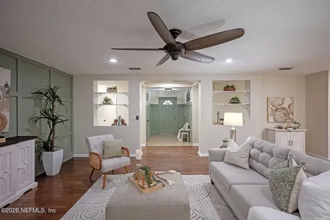 2541 Reagan Lakes Lane Jacksonville FL 32221