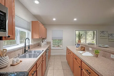2541 Reagan Lakes Lane Jacksonville FL 32221