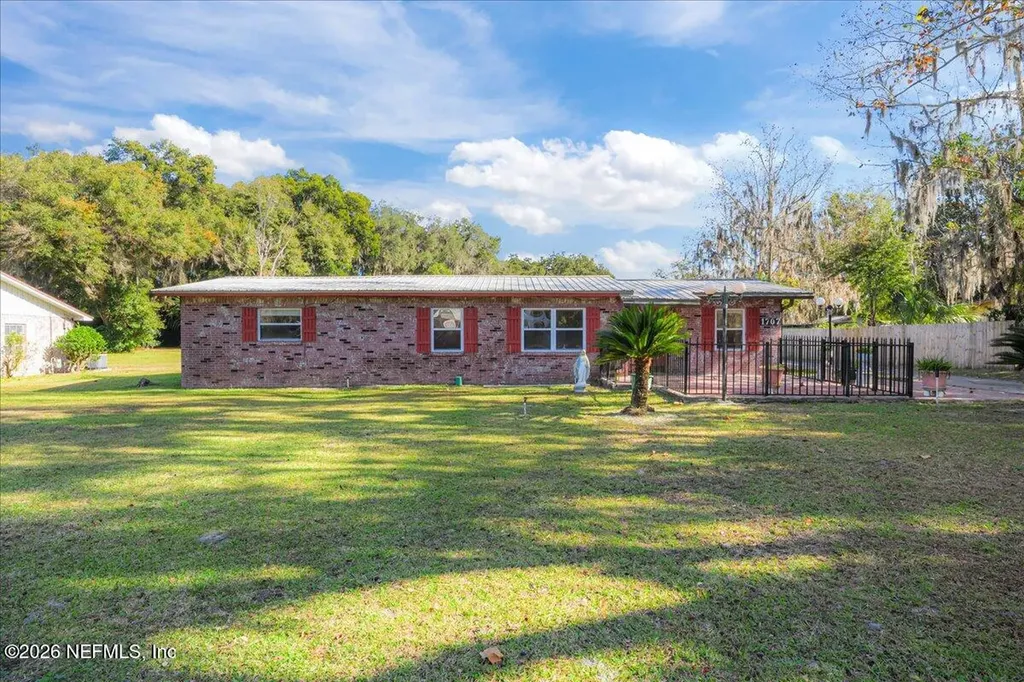 1707 S Palm Avenue Palatka FL 32177