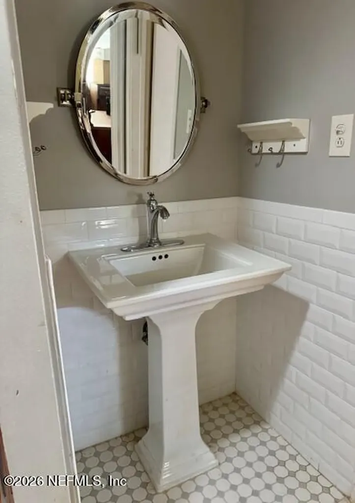 8261 Brackridge Boulevard Jacksonville FL 32216