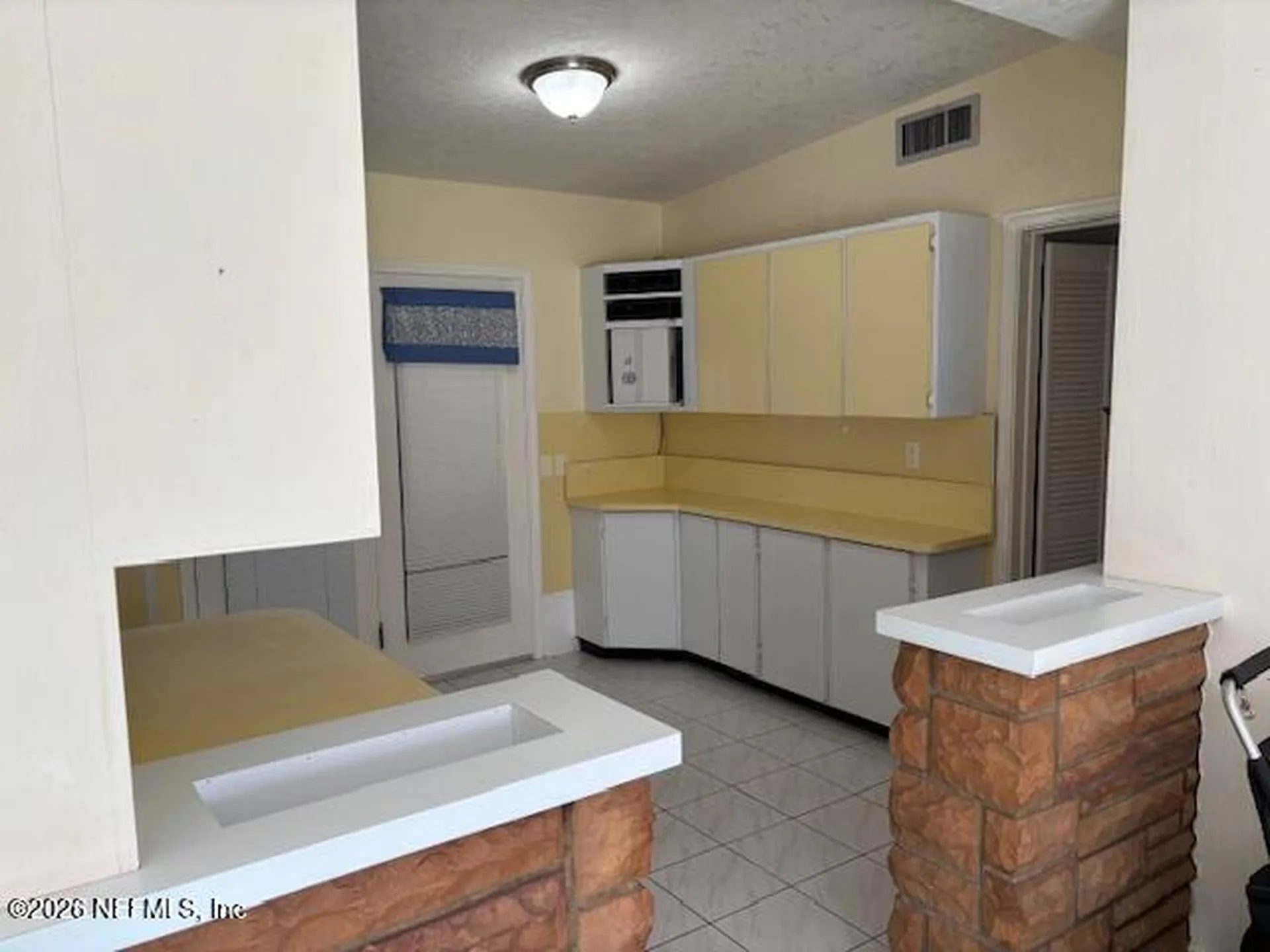 8261 Brackridge Boulevard Jacksonville FL 32216