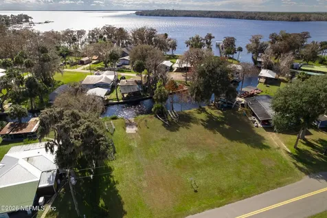 117 Lake View Avenue Georgetown FL 32139