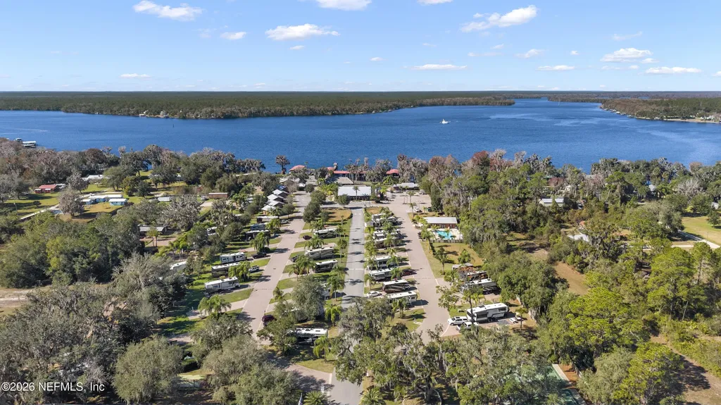 671 Live Oak Loop Crescent City FL 32112