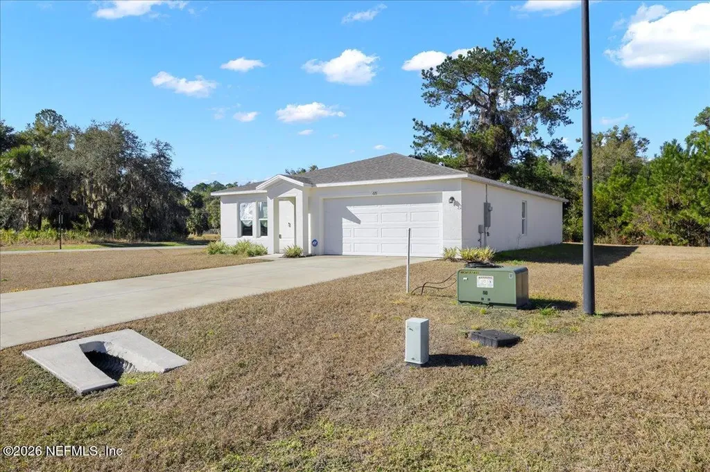 671 Live Oak Loop Crescent City FL 32112