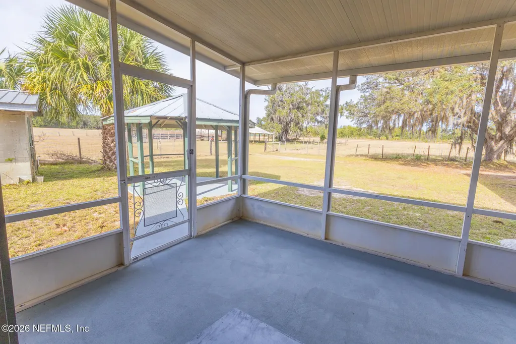 401 Pleasant Street Pomona Park FL 32181