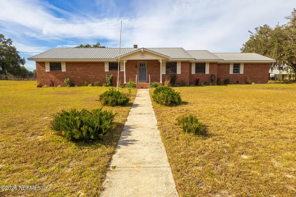 401 Pleasant Street Pomona Park FL 32181