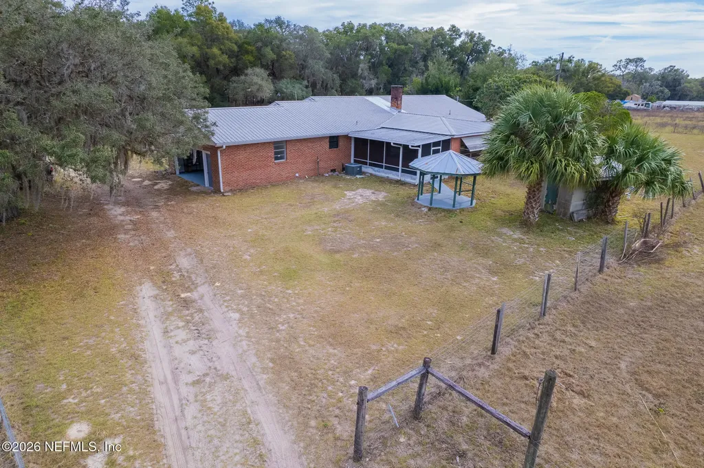401 Pleasant Street Pomona Park FL 32181