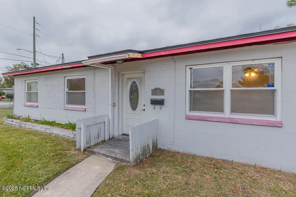 4504 Barnes Road Jacksonville FL 32207