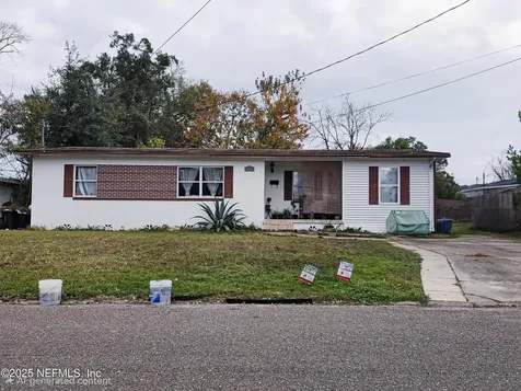 4635 Solandra Circle W Jacksonville FL 32210