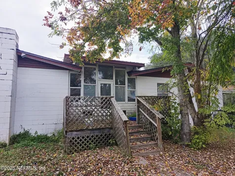 4635 Solandra Circle W Jacksonville FL 32210