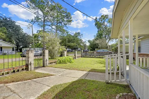 9062 2nd Avenue Jacksonville FL 32208