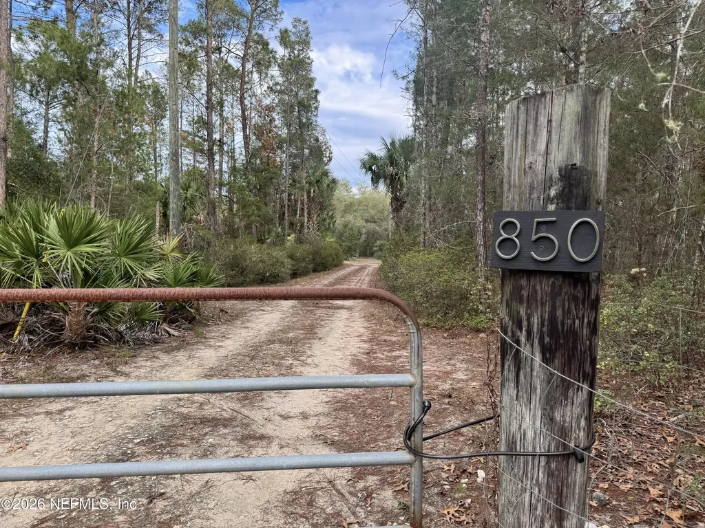 850 Cousintown Road Interlachen FL 32148