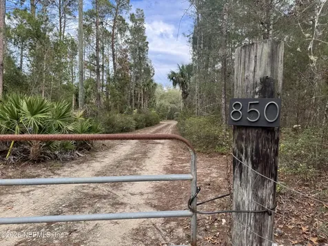 850 Cousintown Road Interlachen FL 32148