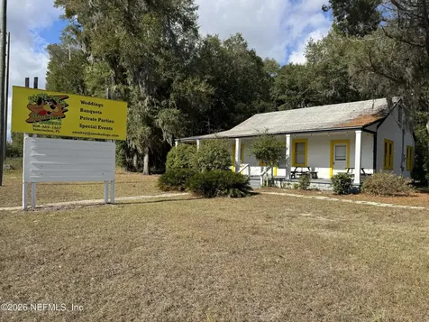 1042 State Road 20 Interlachen FL 32148
