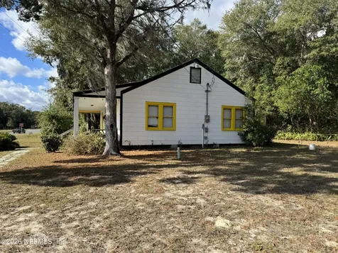1042 State Road 20 Interlachen FL 32148