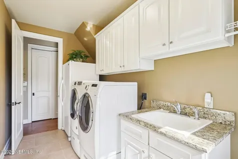 8881 Shining Oak Court Jacksonville FL 32217