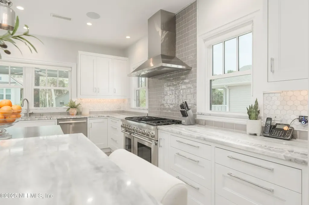 365 8th Street Atlantic Beach FL 32233