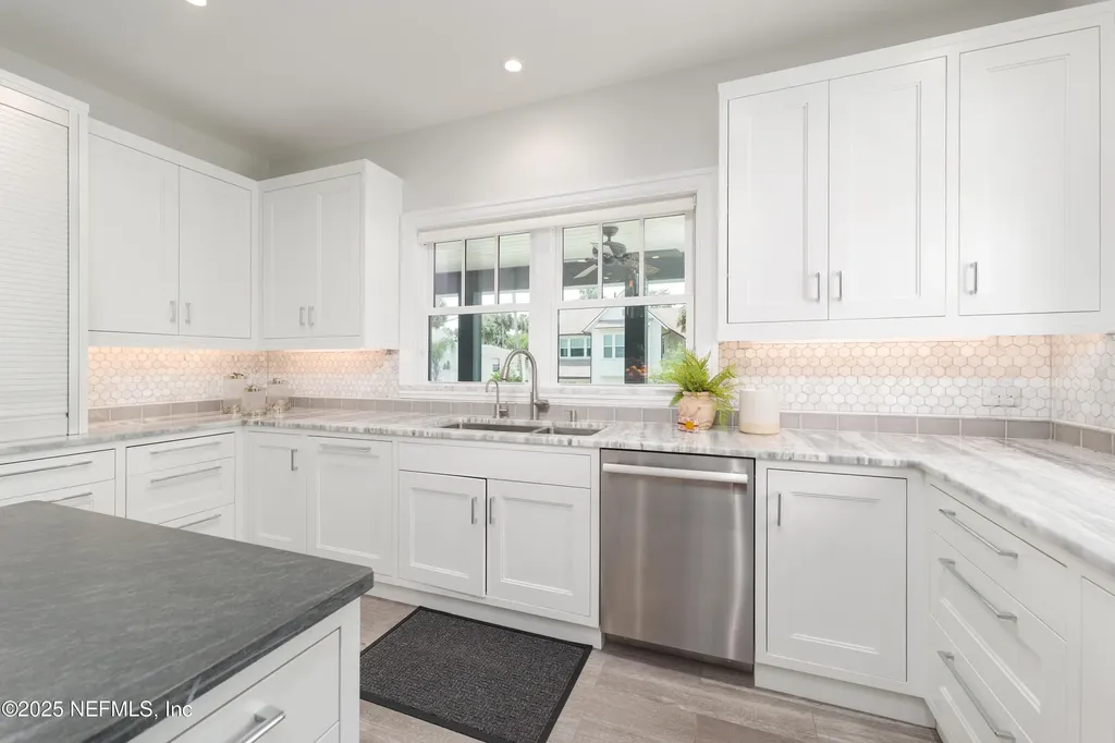 365 8th Street Atlantic Beach FL 32233