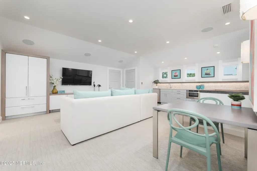 365 8th Street Atlantic Beach FL 32233