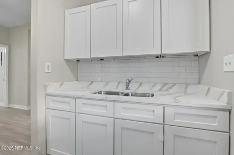8223 Brackridge Boulevard S Jacksonville FL 32216