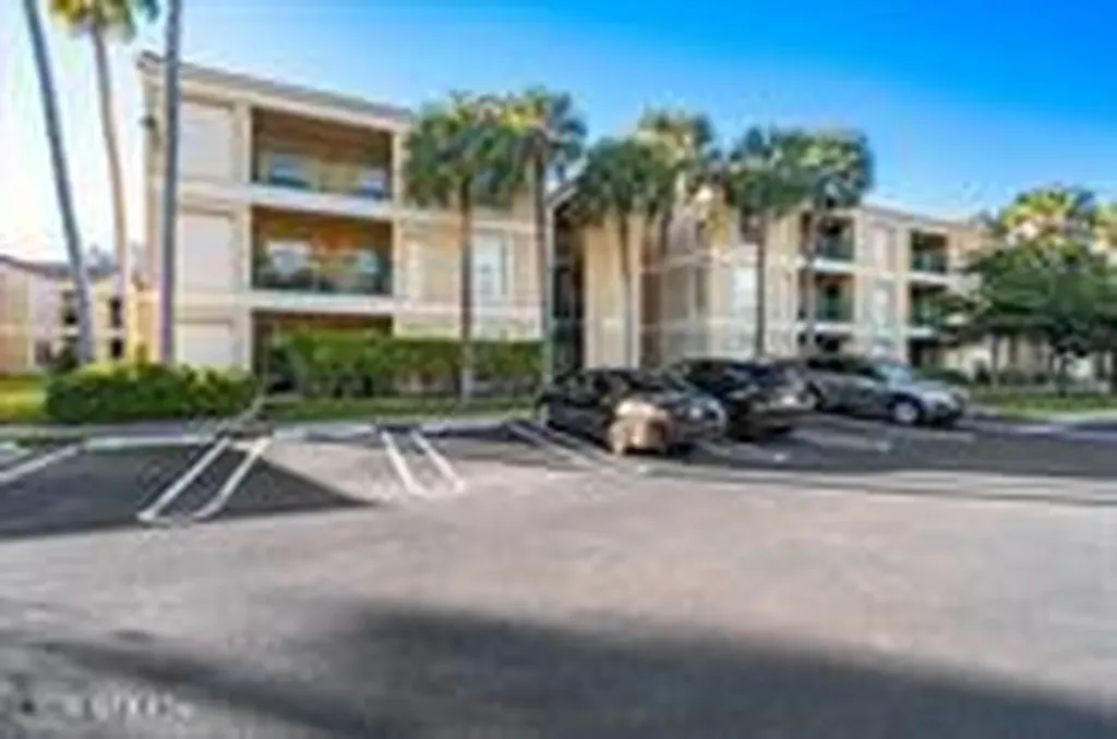 833 Riverside Drive Coral Springs FL 33071