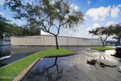 5804 Beach Boulevard Jacksonville FL 32207