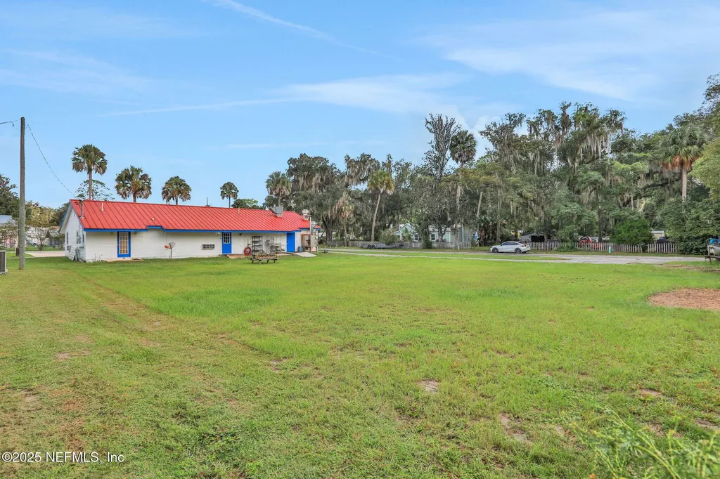 413 Elm Street Welaka FL 32193