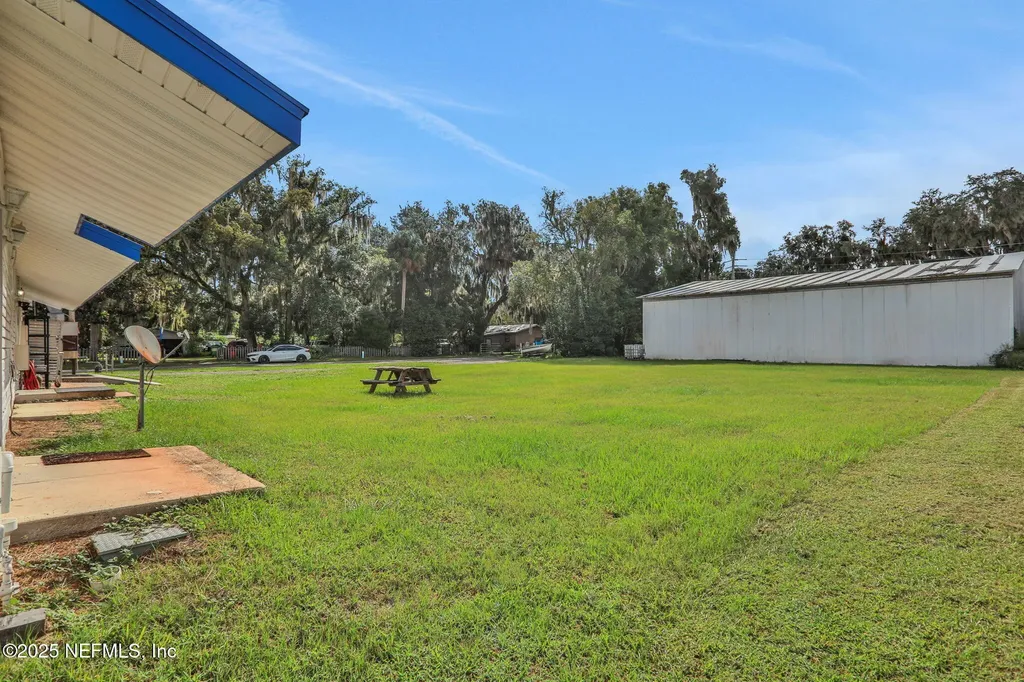413 Elm Street Welaka FL 32193