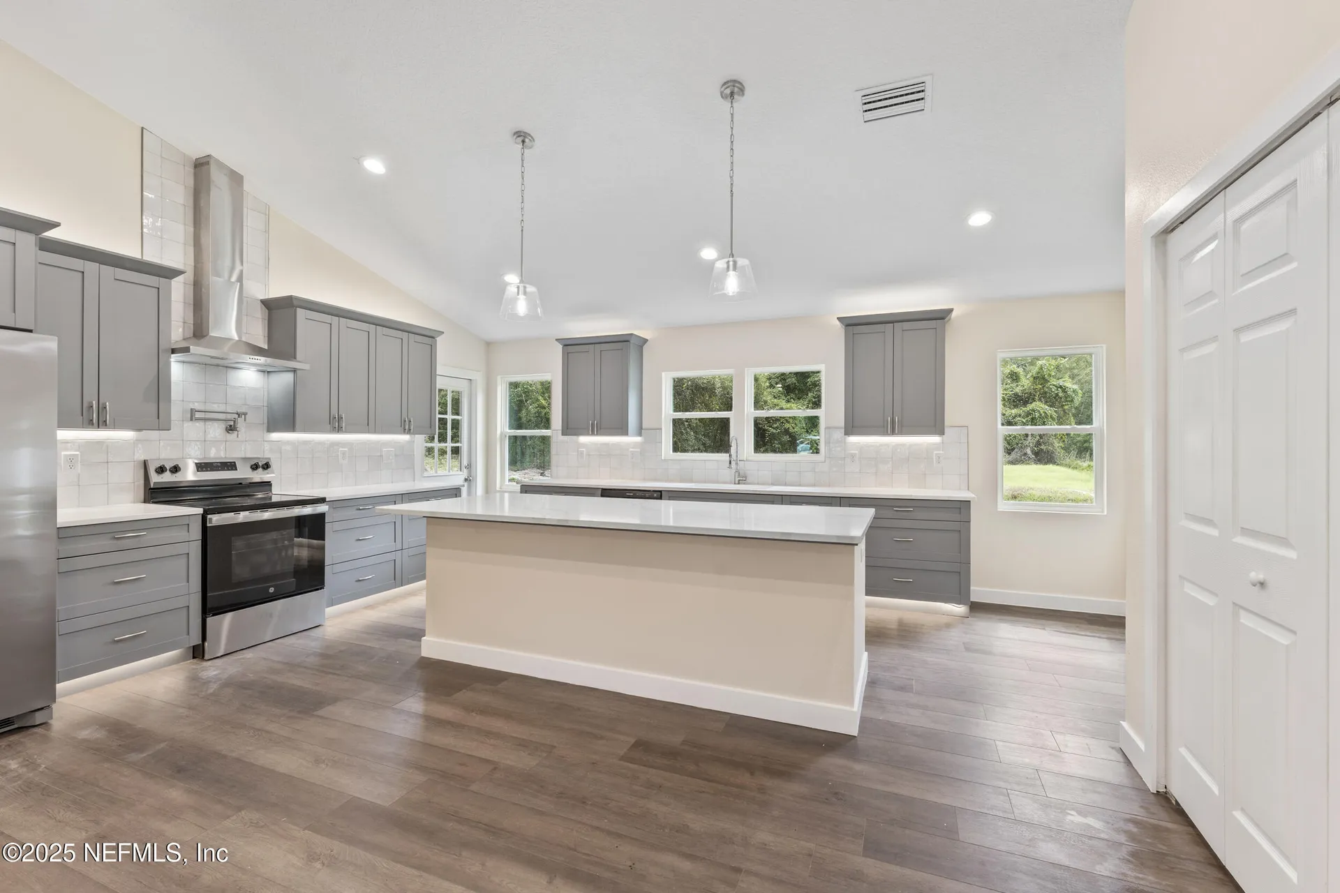 105 SE 3rd Street Georgetown FL 32139