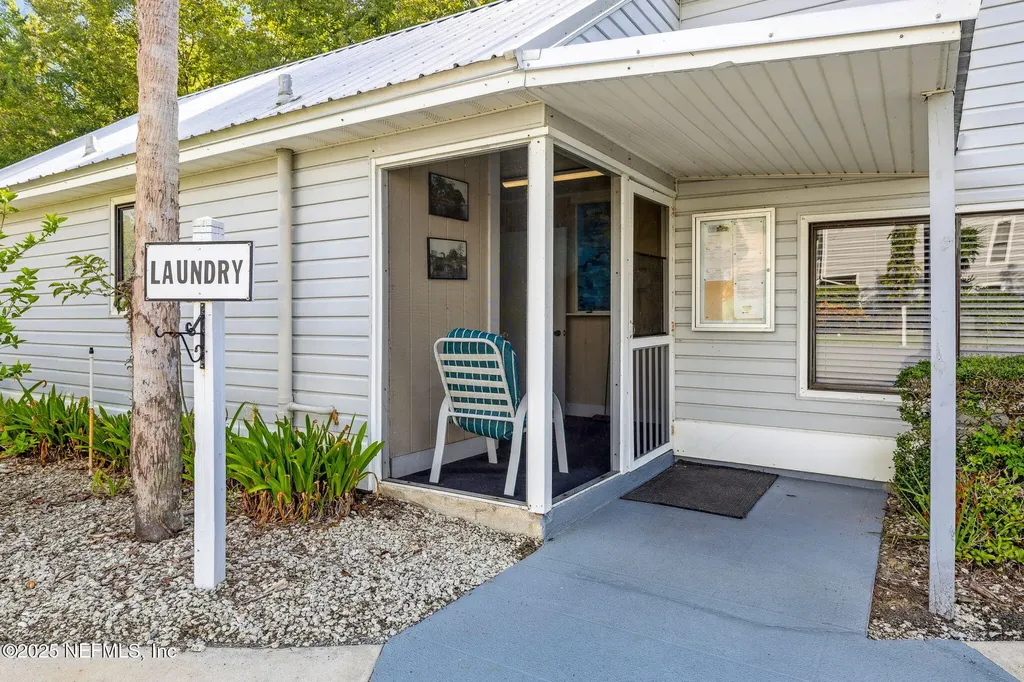 210 River Bend Place Welaka FL 32193